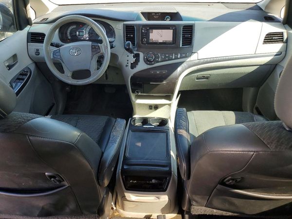 2013 TOYOTA SIENNA