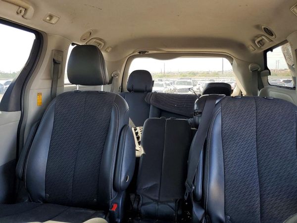2013 TOYOTA SIENNA