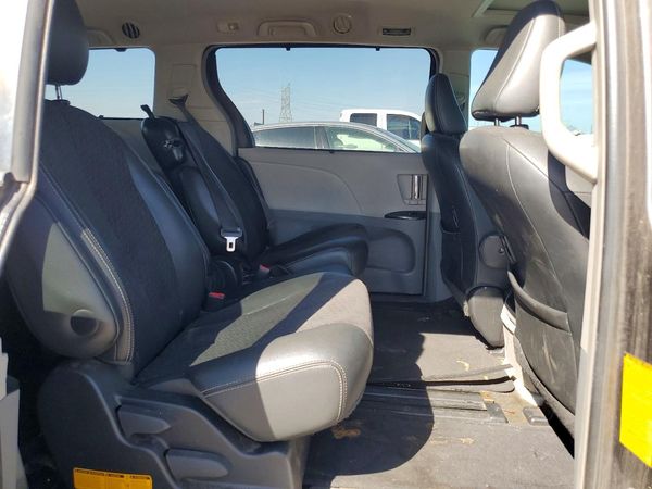 2013 TOYOTA SIENNA