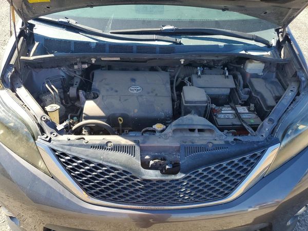 2013 TOYOTA SIENNA
