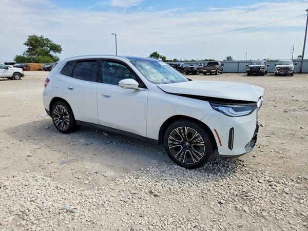 2025 BMW X3 30 xDrive — Passenger 3/4