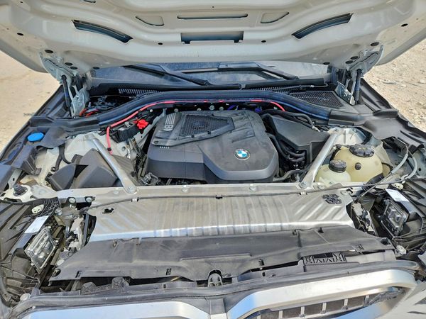 2025 BMW X3 30 xDrive — Engine bay