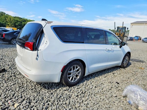 2024 CHRYSLER VOYAGER