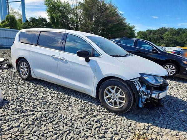 2024 CHRYSLER VOYAGER