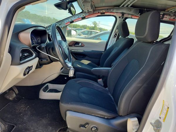 2024 CHRYSLER VOYAGER