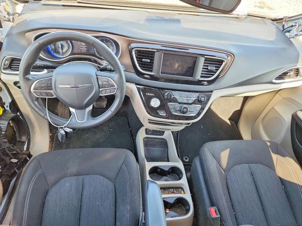 2024 CHRYSLER VOYAGER