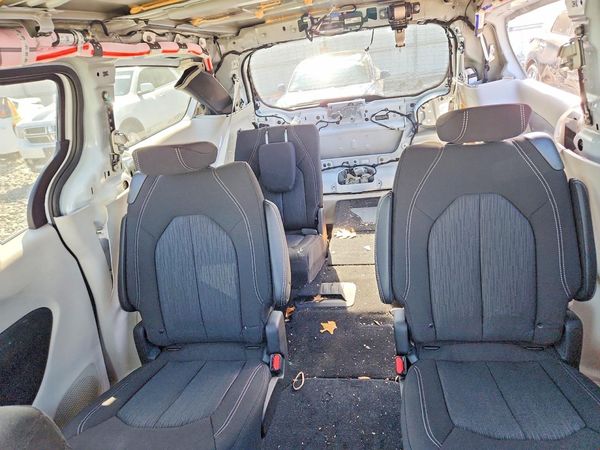 2024 CHRYSLER VOYAGER