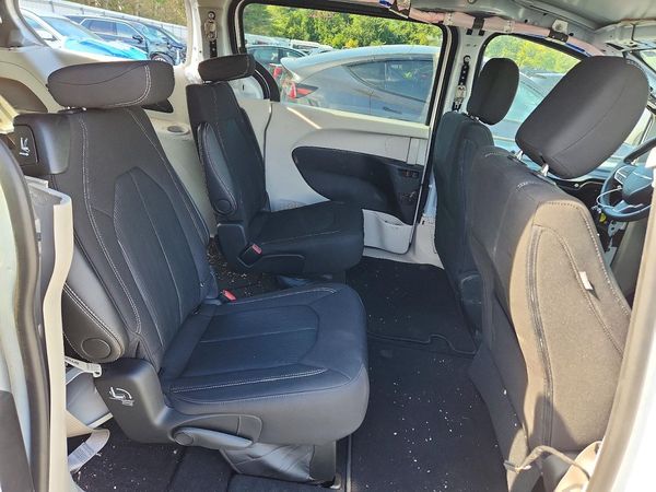 2024 CHRYSLER VOYAGER