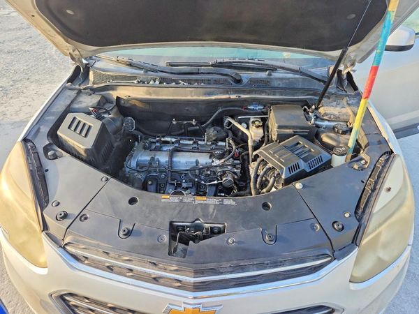 2017 CHEVROLET EQUINOX LT / FL — Engine bay