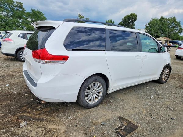 2013 TOYOTA SIENNA — PSRA
