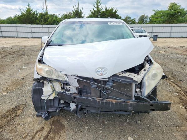 2013 TOYOTA SIENNA — DIRF