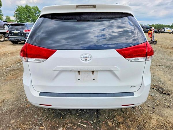 2013 TOYOTA SIENNA — DIRR
