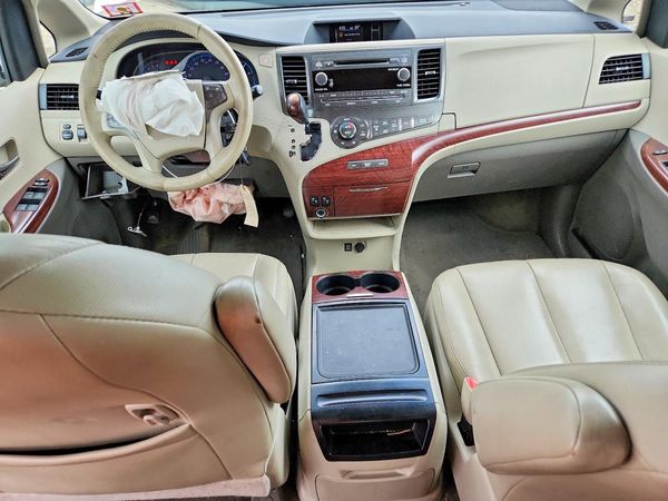 2013 TOYOTA SIENNA — CKPT