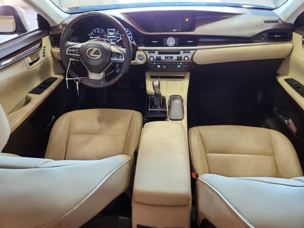 2016 LEXUS ES