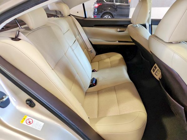 2016 LEXUS ES