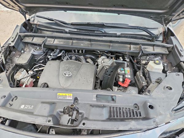 2021 TOYOTA HIGHLANDER XLE Nav — Engine bay