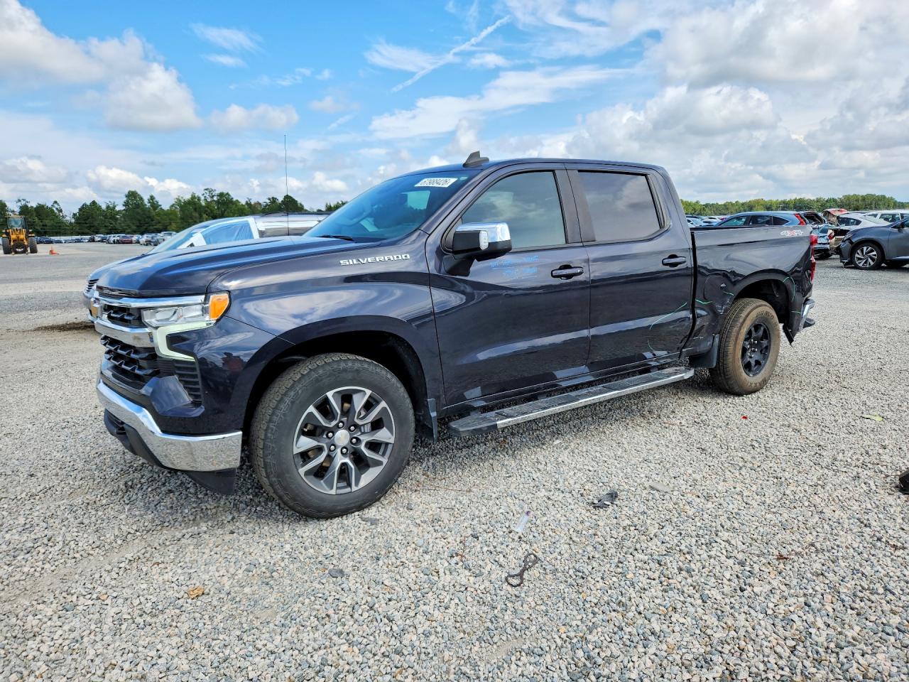 2022 CHEVROLET SILVERADO LT — Front 3/4