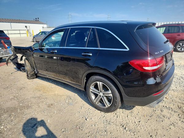 2017 MERCEDES-BENZ GLC