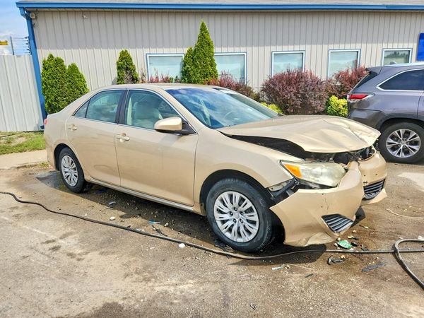 2012 TOYOTA CAMRY
