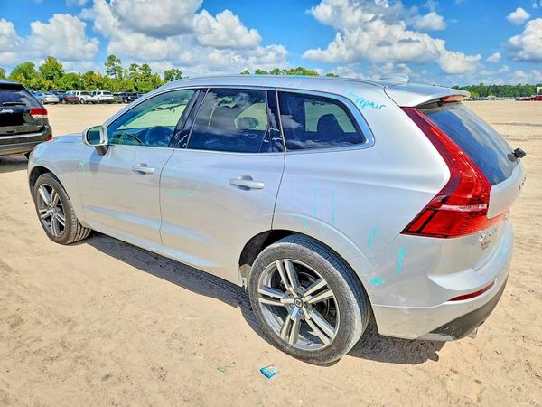 2020 VOLVO XC60 Momentum