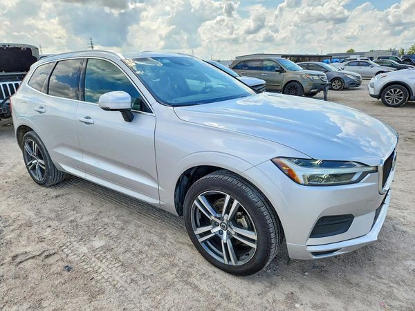 2020 VOLVO XC60 Momentum