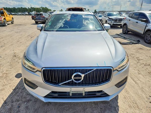 2020 VOLVO XC60 Momentum