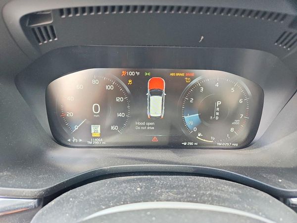 2020 VOLVO XC60 Momentum
