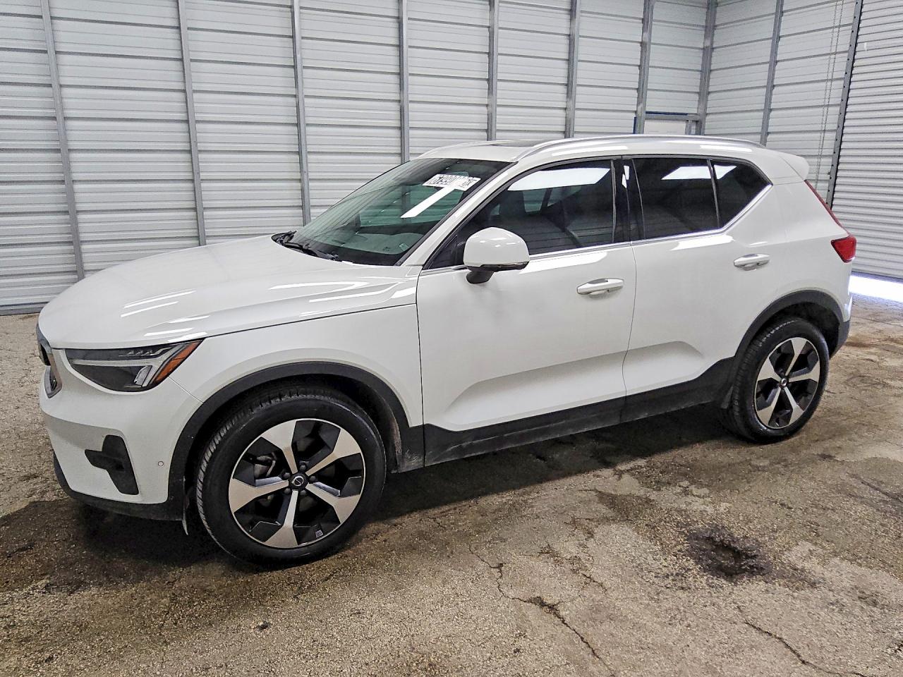 2025 VOLVO XC40 Plus Bright — Front 3/4