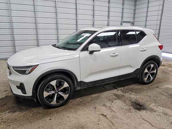 2025 VOLVO XC40 — DSFA — Front 3/4