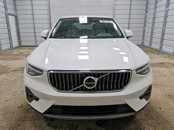 2025 VOLVO XC40 Plus Bright — DIRF