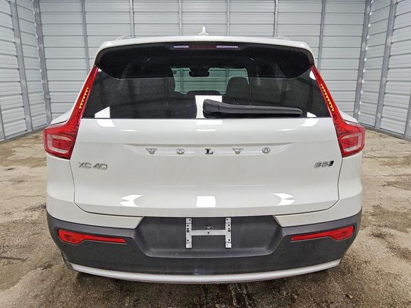 2025 VOLVO XC40 Plus Bright — DIRR