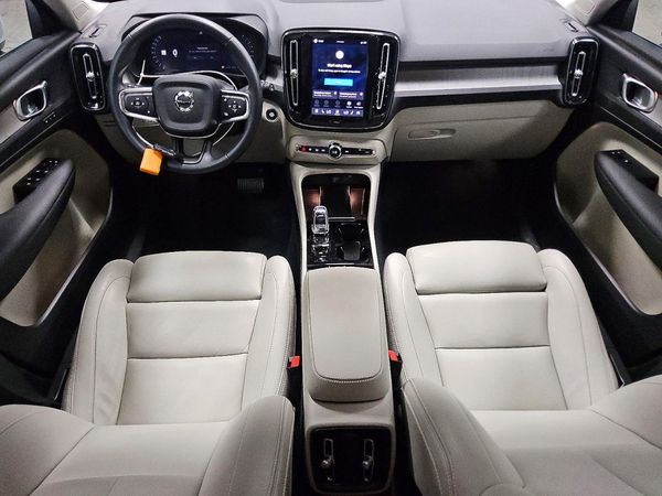 2025 VOLVO XC40 Plus Bright — CKPT