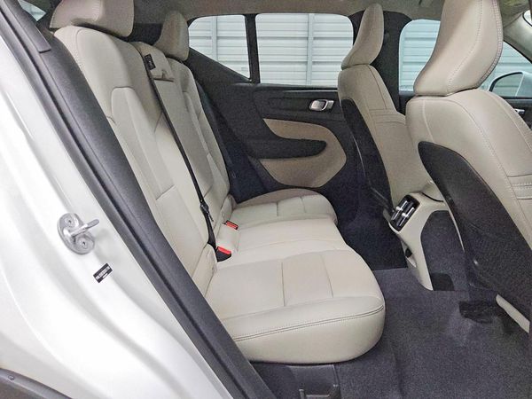 2025 VOLVO XC40 Plus Bright — PSRS