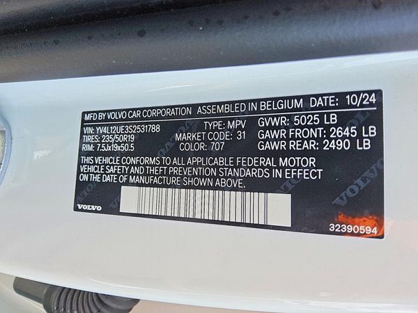 2025 VOLVO XC40 Plus Bright — VINS