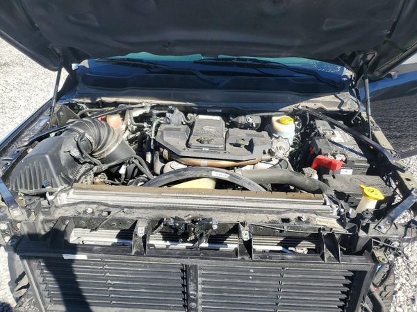 2020 RAM 2500 LARAMIE MEGA CAB 4X4 — Engine bay