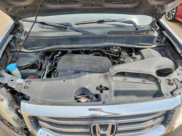 2012 HONDA PILOT EX-L — Engine bay