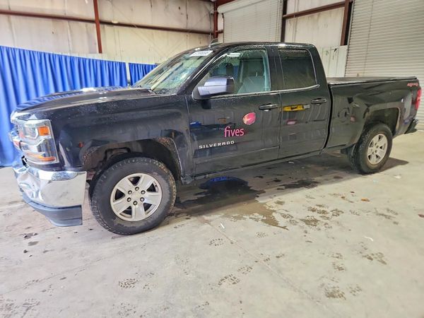 2017 CHEVROLET SILVERADO LT — Front 3/4
