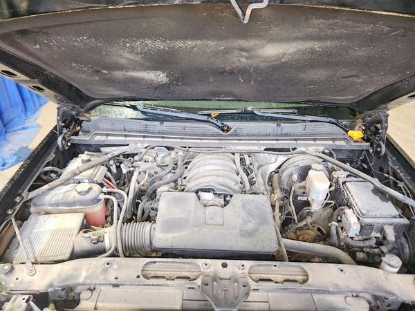 2017 CHEVROLET SILVERADO LT — Engine bay