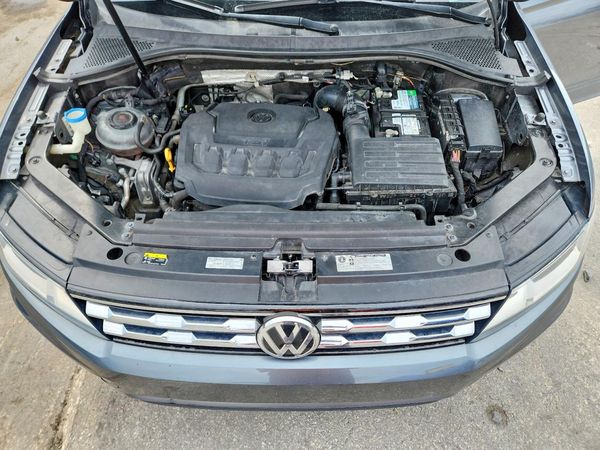 2019 VOLKSWAGEN TIGUAN S — Engine bay
