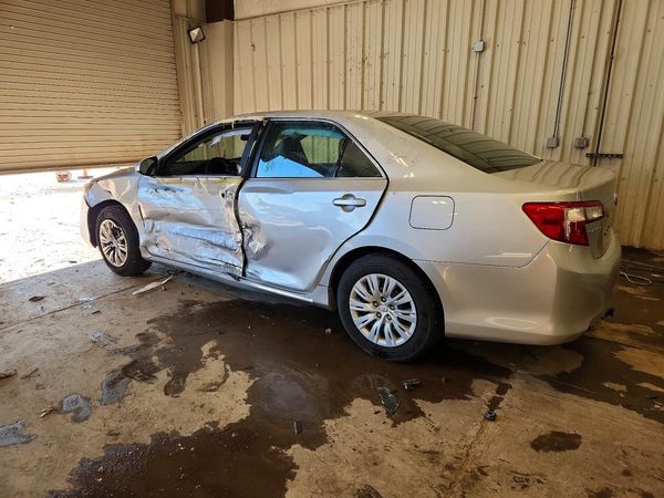 2014 TOYOTA CAMRY