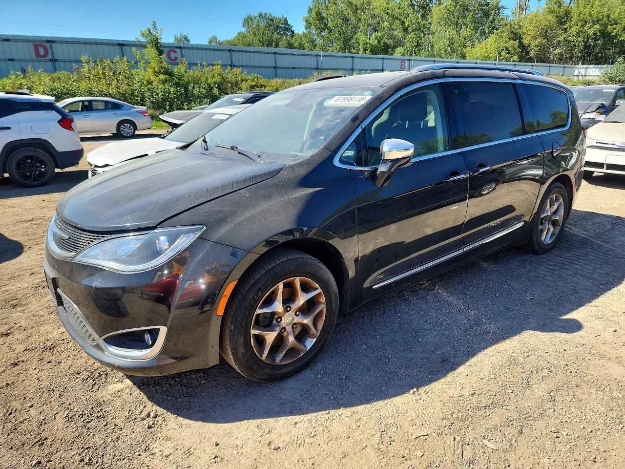 2018 CHRYSLER PACIFICA Limited — Front 3/4