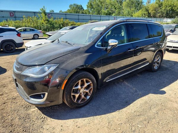 2018 CHRYSLER PACIFICA Limited — Front 3/4