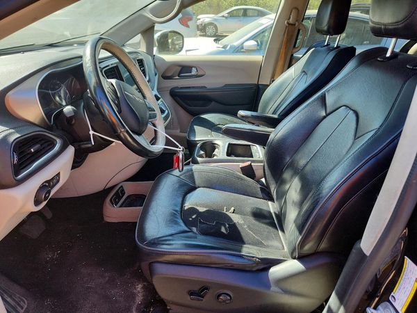 2018 CHRYSLER PACIFICA Limited — DENT