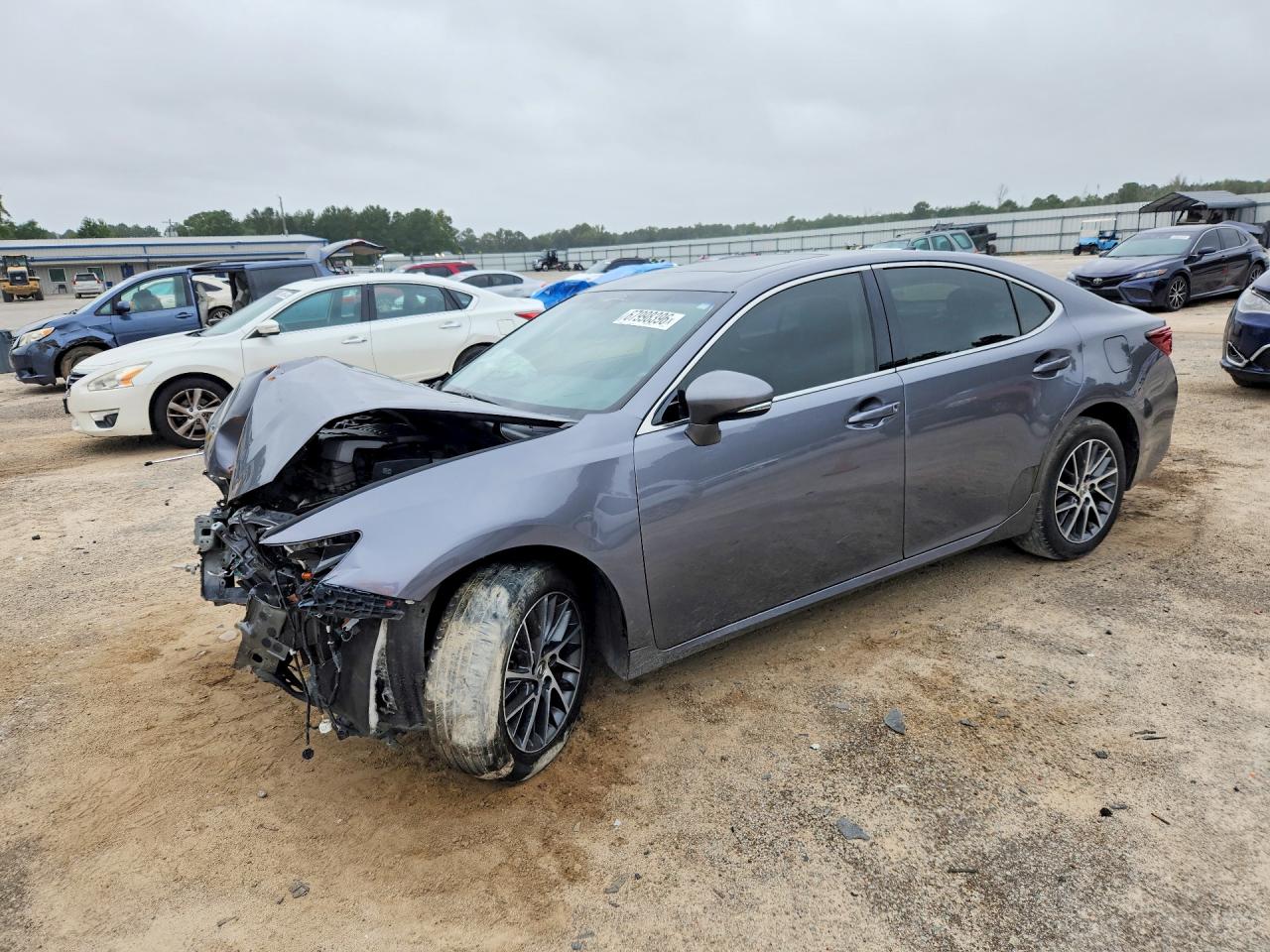 2016 LEXUS ES350 350 — Front 3/4