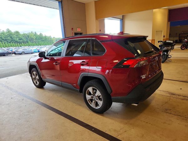 2025 TOYOTA RAV4 XLE