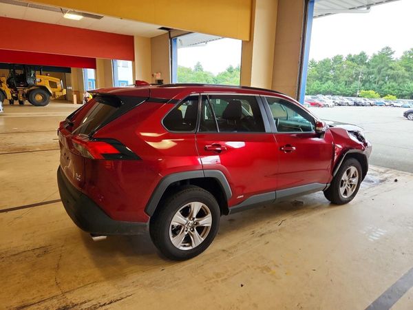 2025 TOYOTA RAV4 XLE