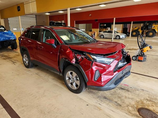 2025 TOYOTA RAV4 XLE