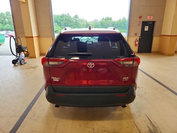 2025 TOYOTA RAV4 XLE