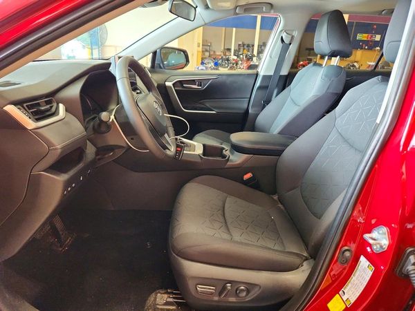 2025 TOYOTA RAV4 XLE