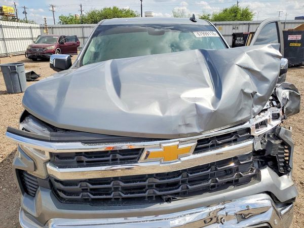 2024 CHEVROLET SILVERADO LT — Engine bay